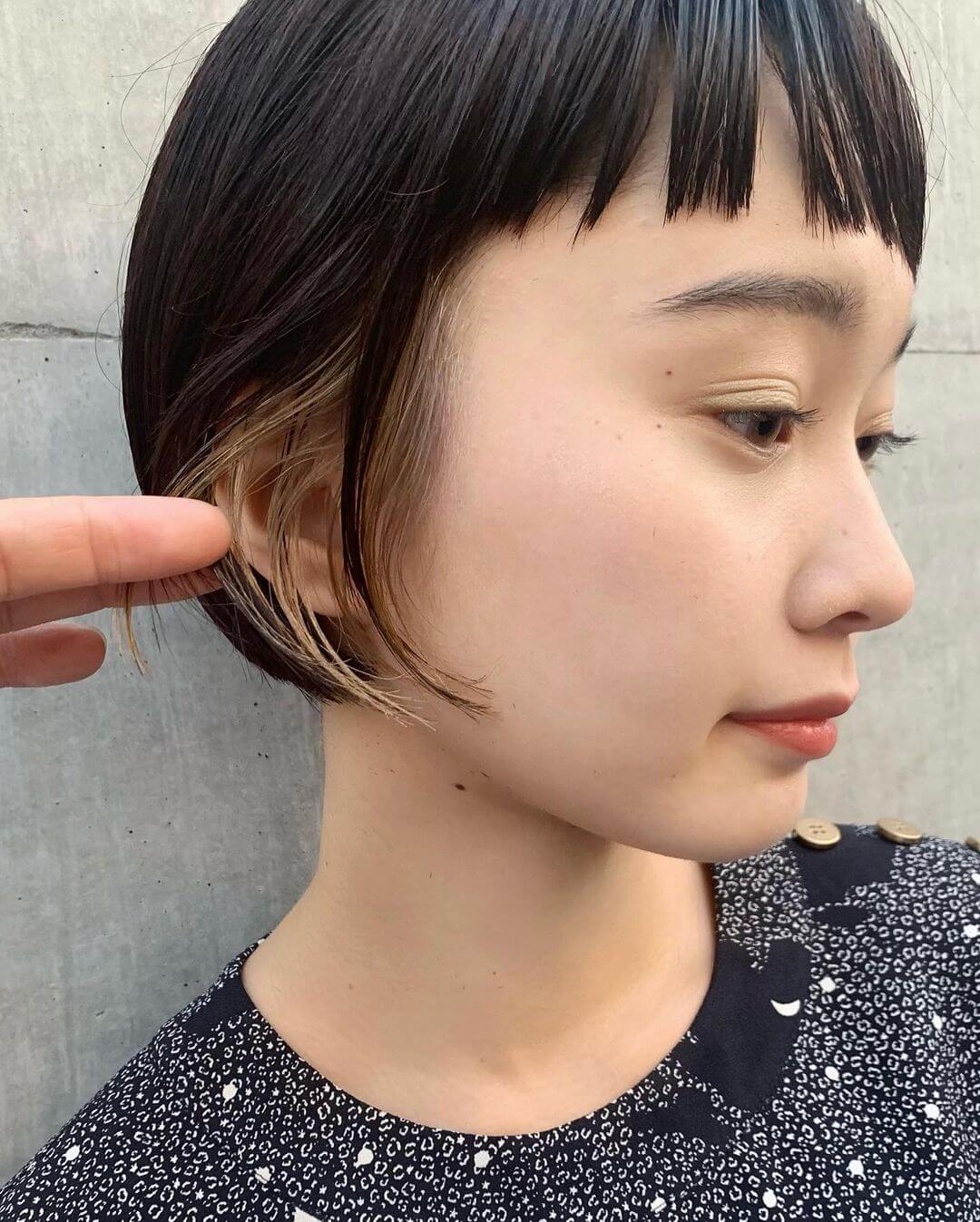 ミルクティーベージュのヘアカラー特集！明るめ・暗めおすすめの髪色も | ヘアカラーリング | LICOLO - 髪から自分を好きになる -