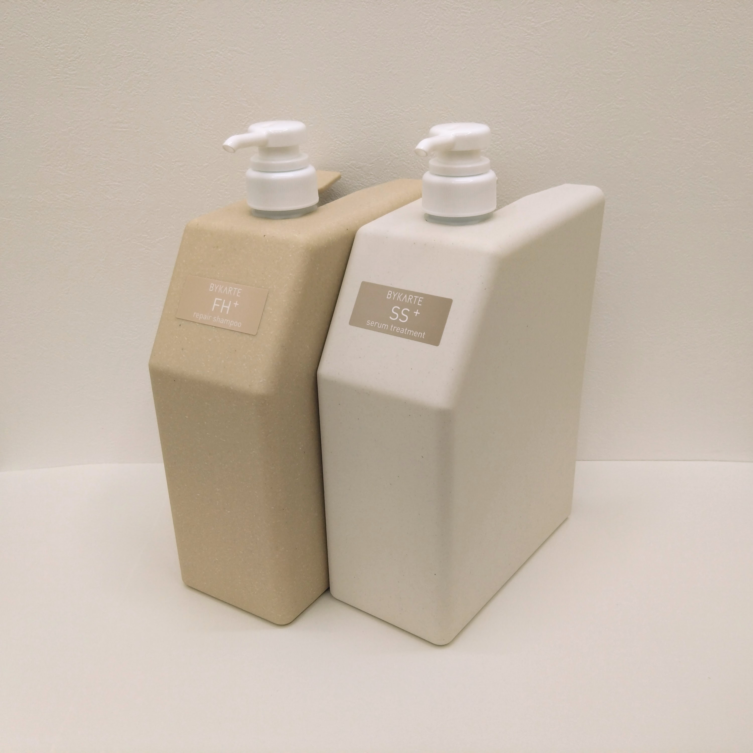 BYKARTE業務用パウチホルダーのバージンプラスチック使用量を削減